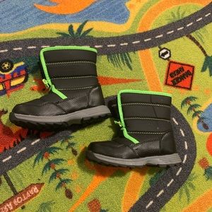 Little Kids size 11 snow boots
